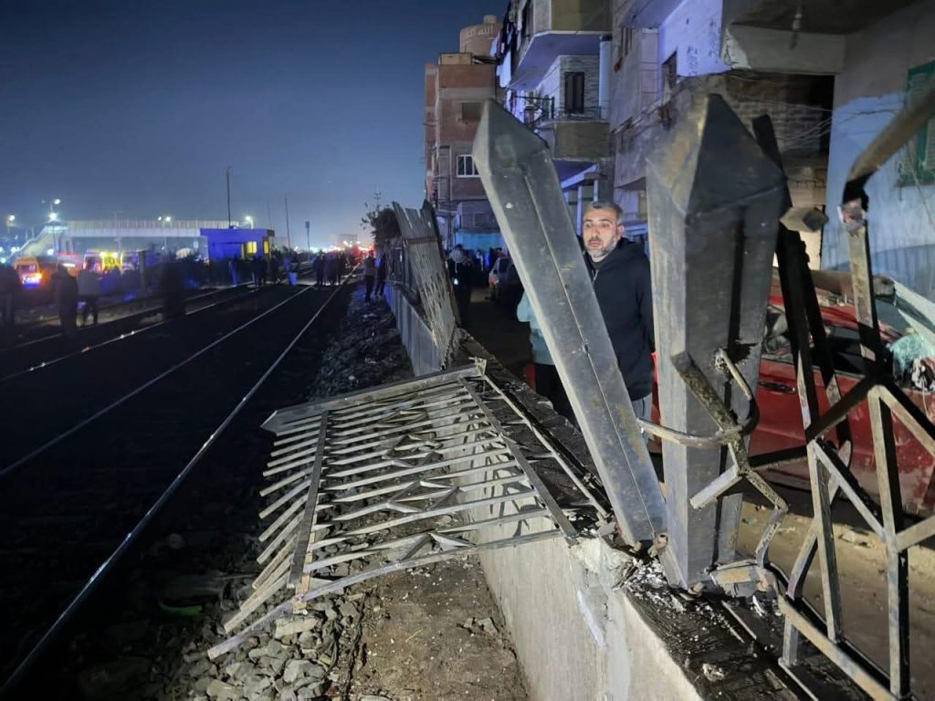 سقوط حاويات قطار بضائع في طوخ بالقليوبية دون إصابات – النيل 24