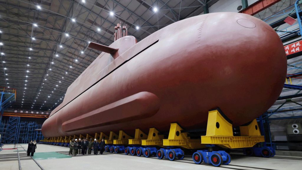 سباق نووي تحت الماء بين الكوريتين.. كيف علق مغردون؟