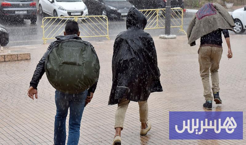 مديريتان تعلقان الدراسة بشمال المملكة