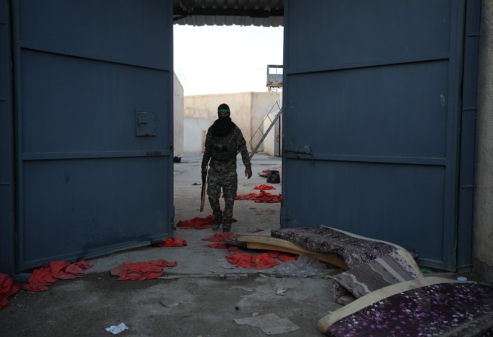 الدفاع السورية تحذّر “قسد” من استهداف قواتها وتوجه رسالة للأكراد