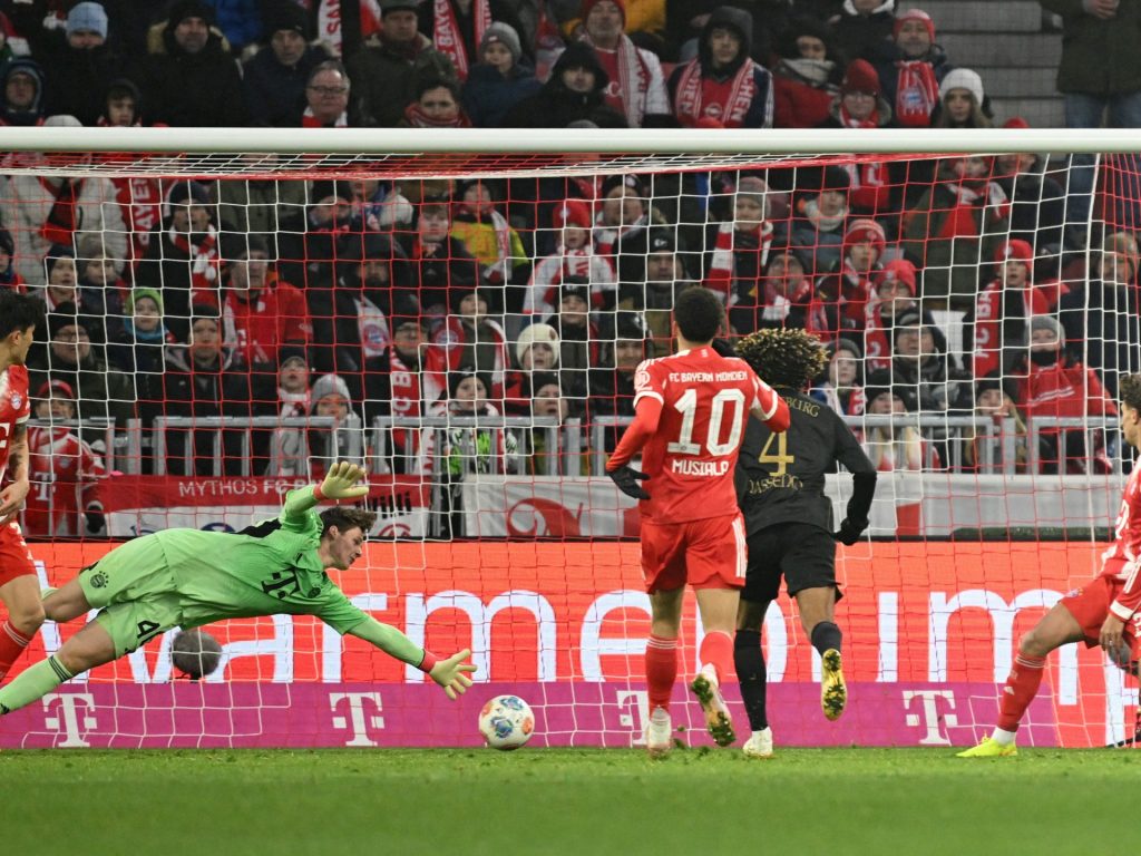 بالفيديو.. أوغسبورغ يصعق بايرن ويحقق أول فوز في ميونيخ منذ 11 عاما