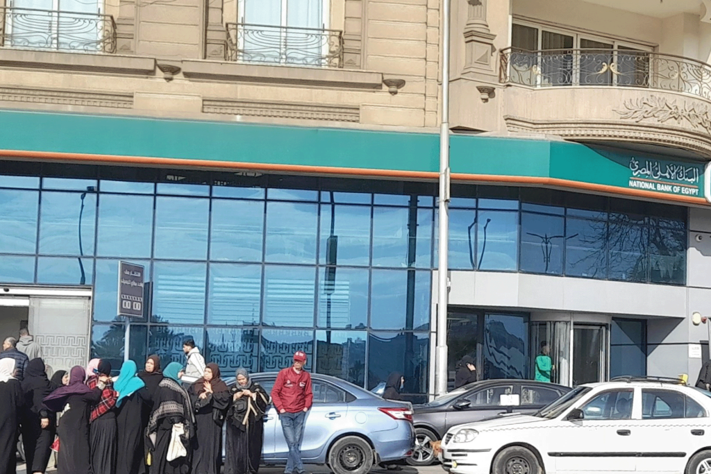 ذهب أم دولار أم عقار.. إلى أين تتجه مليارات شهادات الادخار في مصر؟