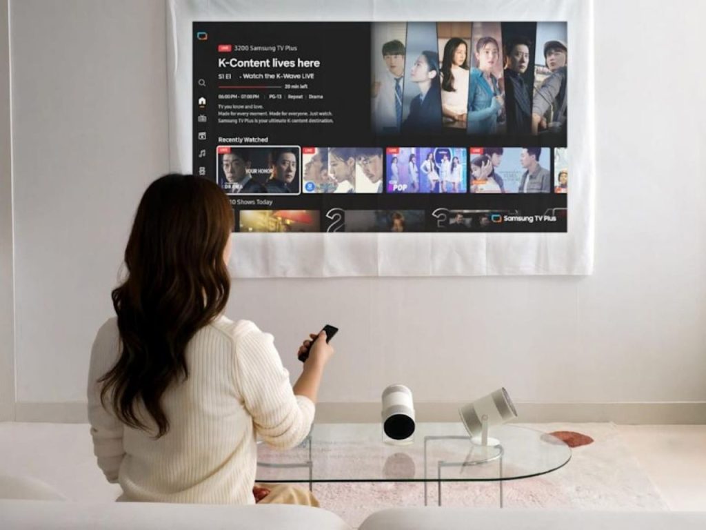 سامسونج تعلن عن Freestyle+: بروجكتور محمول أكثر سطوع وذكاء