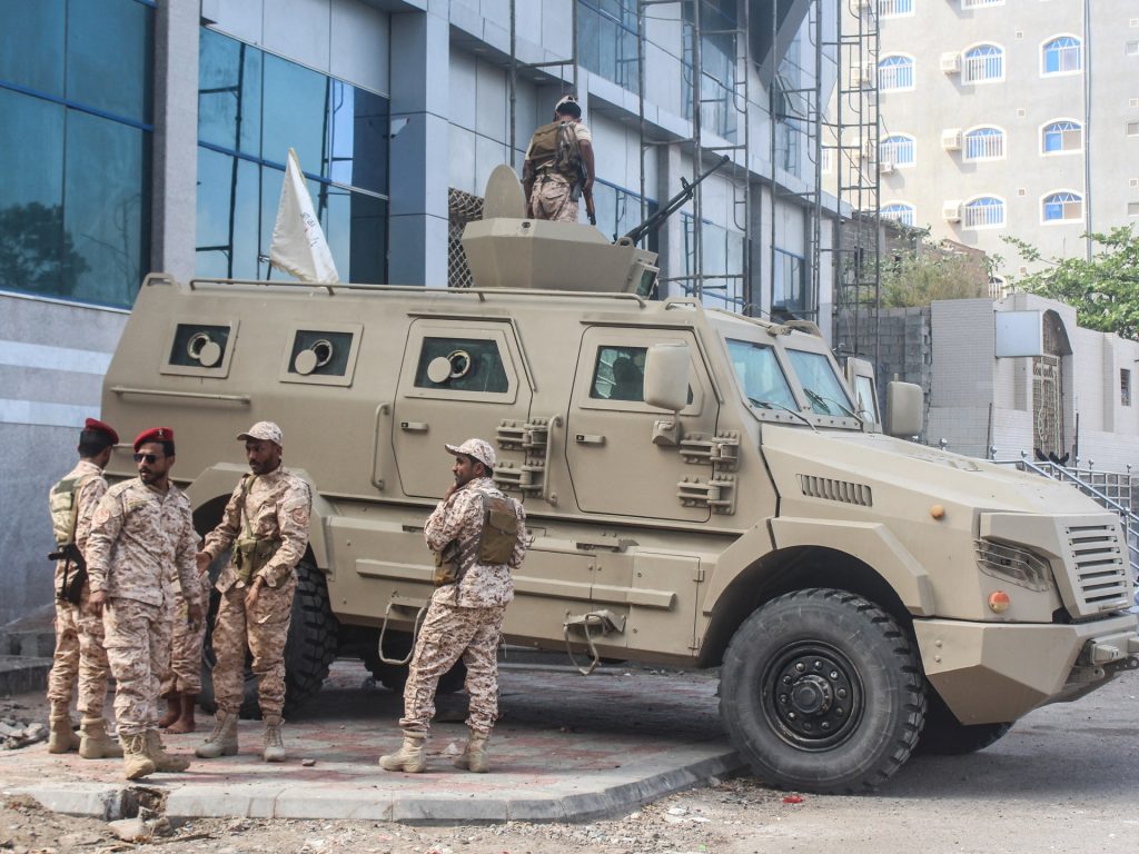 التحالف: عملية إخراج المعسكرات من عدن ستحولها لمنشآت مدنية