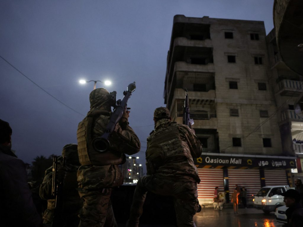 الداخلية السورية تدخل الرقة وتعزيزات أمنية تصل دير الزور