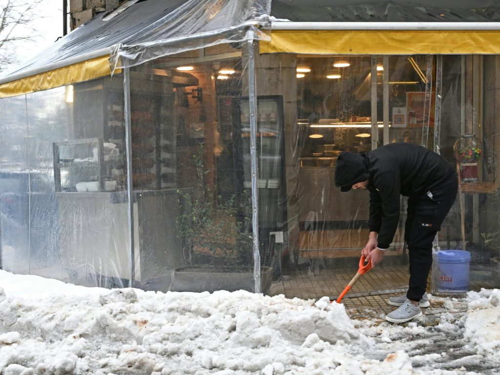 موجة قطبية تجتاح 12 دولة عربية.. ثلوج وصقيع وتحذيرات للمواطنين