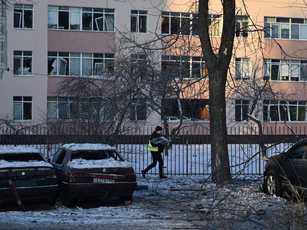 قتلى وجرحى بهجمات روسية على أوكرانيا وانقطاع الكهرباء في كييف