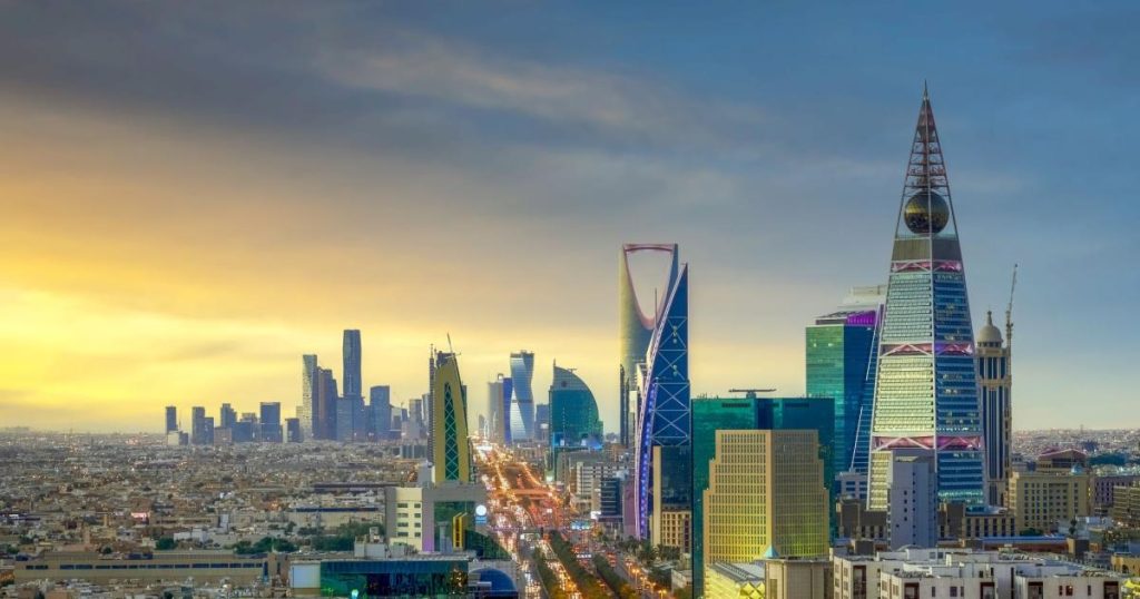 السعودية ترفع التوطين لـ70% بالمشتريات و30% في الهندسة