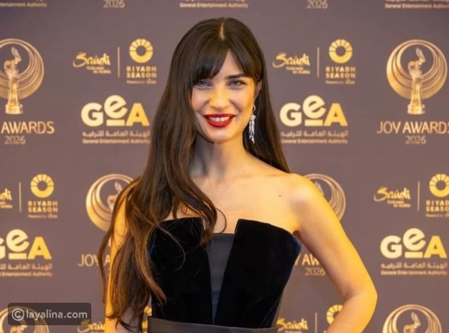 أناقة خالدة: توبا بويوكستون تخطف الأنظار في Joy Awards 2026