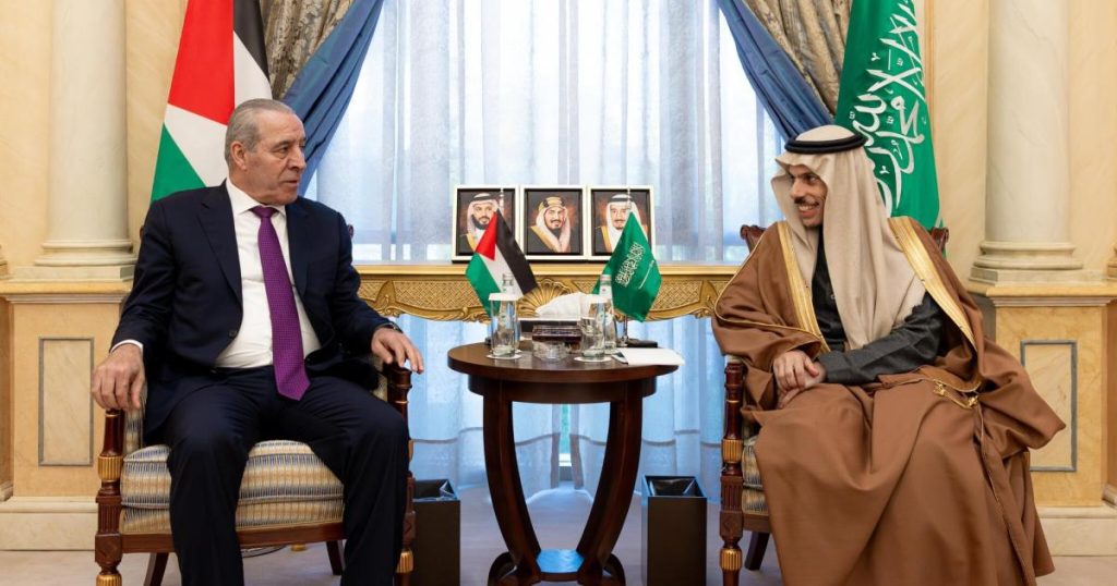 بن فرحان والشيخ يبحثان الأوضاع الإنسانية بفلسطين وخطة السلام