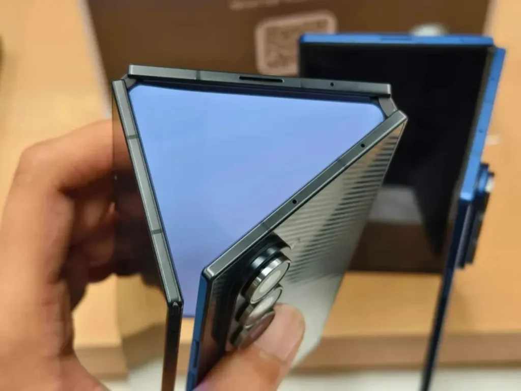 مواصفات Samsung Galaxy Z TriFold: أول هاتف ثلاثي الطي من سامسونج