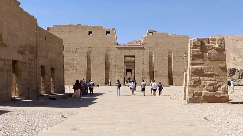 معبد “هابو” بمصر.. تحفة فرعونية تتحدى الزمن