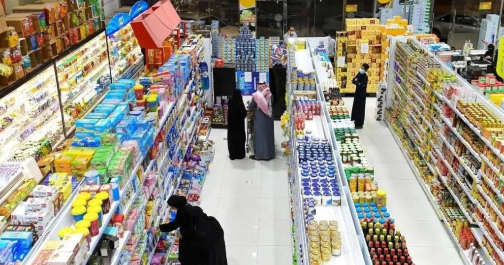 التضخم بالسعودية يرتفع 2% في 2025 مدفوعاً بالسكن والغذاء