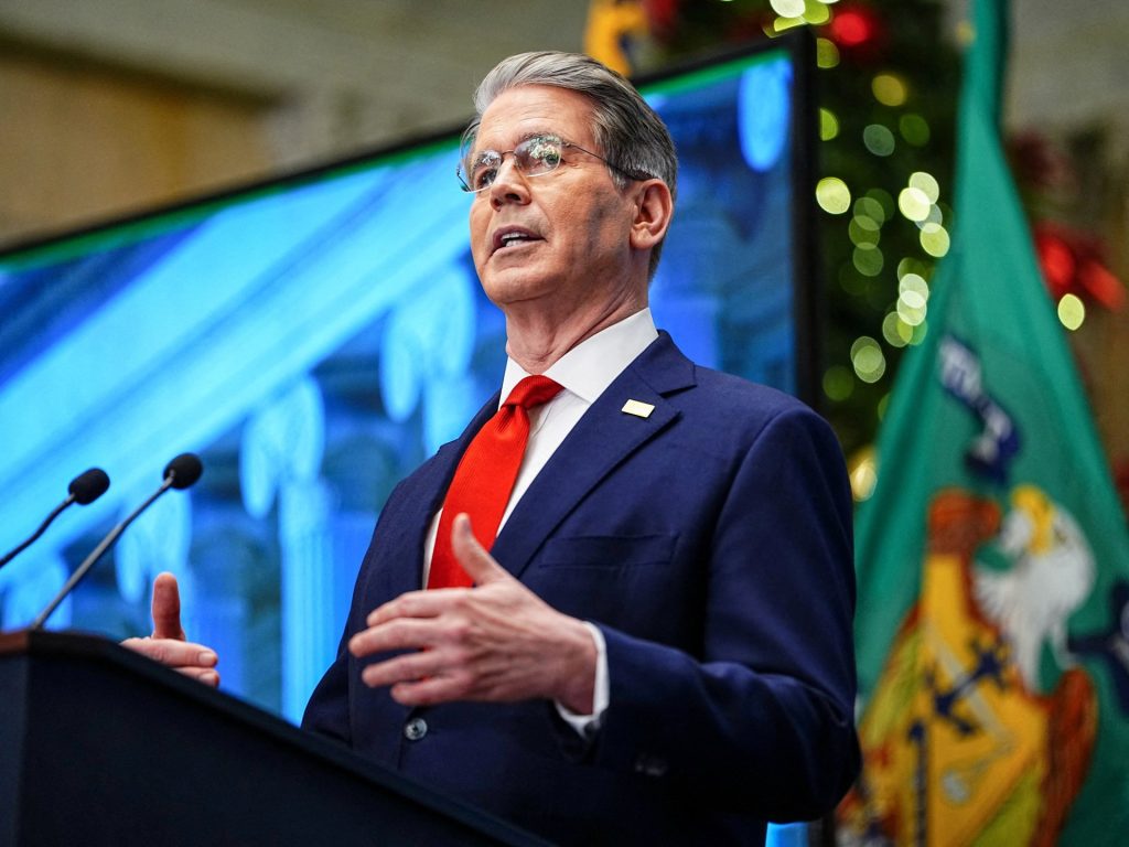 واشنطن تتحدث عن رفع عقوبات فنزويلا وتحضّ رعاياها على مغادرتها