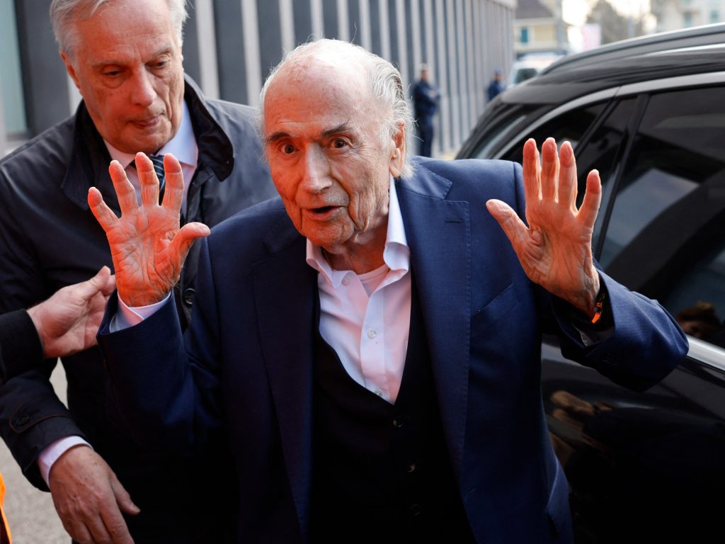 بلاتر يدعو الجماهير لمقاطعة كأس العالم 2026