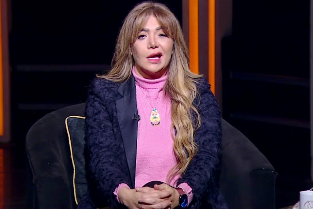 الممثلة المصرية لقاء سويدان تكشف إصابتها بالعصب السابع على الهواء