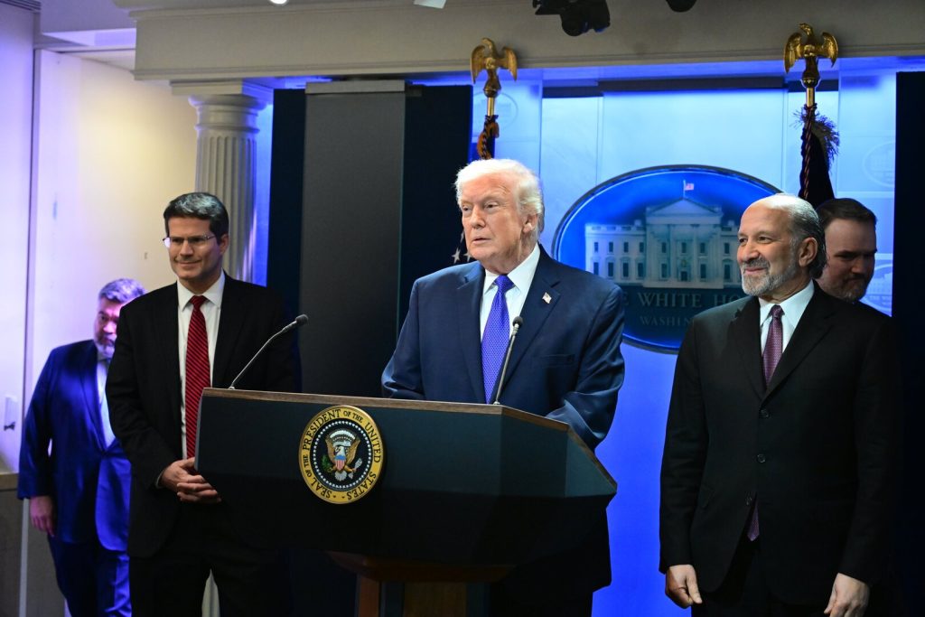 ترامب: كنت سببا في وصول أحمد الشرع إلى الرئاسة في سوريا وهو رجل صارم وليس مثاليا (فيديو)