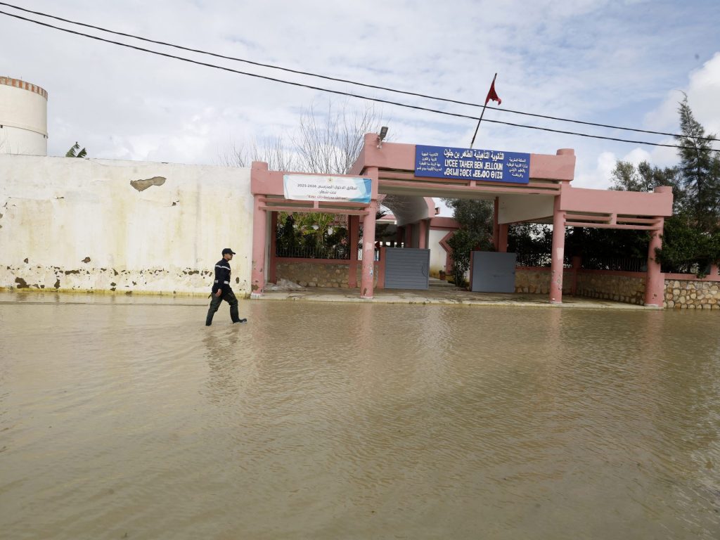 المغرب.. تعويضات مالية وخطة لإغاثة المتضررين من فيضانات الشمال
