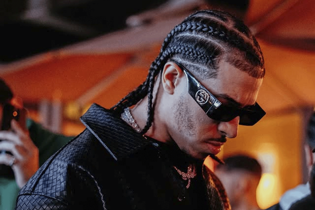 في مسلسل بثلاثة مخرجين.. مغني الراب المغربي “ديزي دروس” يقتحم عالم الدراما