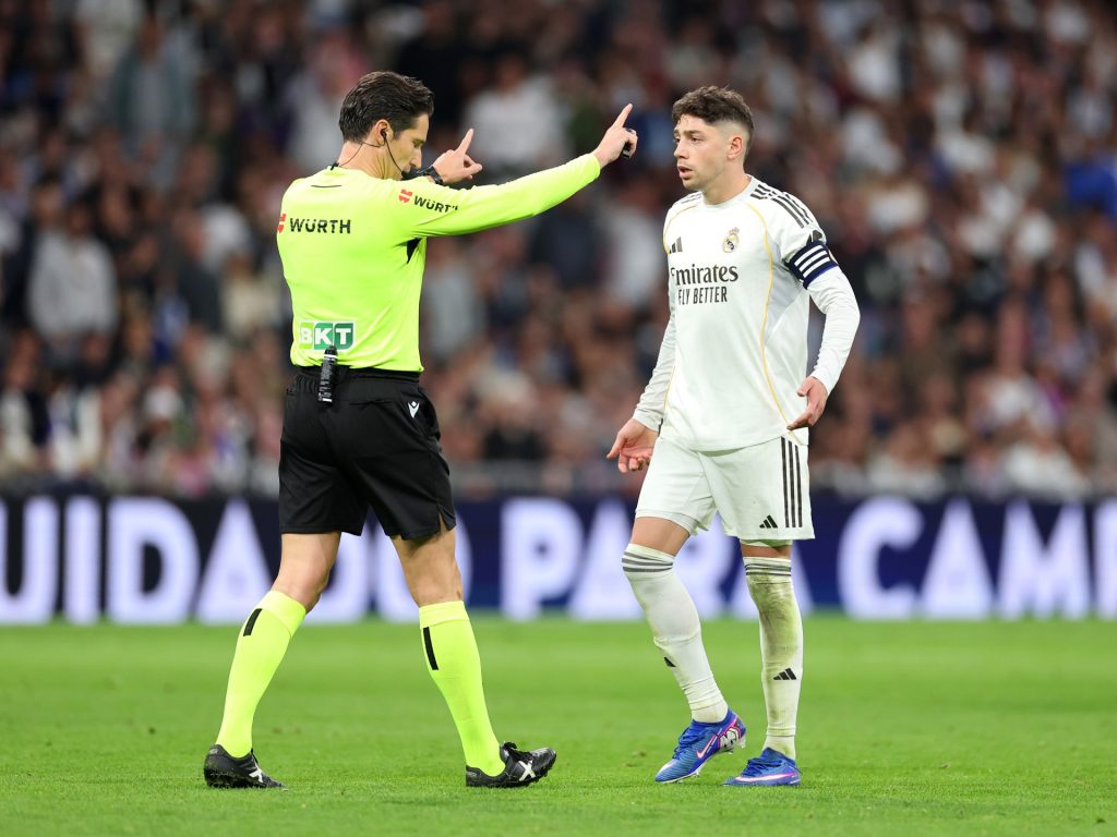 الكشف عن عقوبة فالفيردي بعد طرده في ديربي مدريد